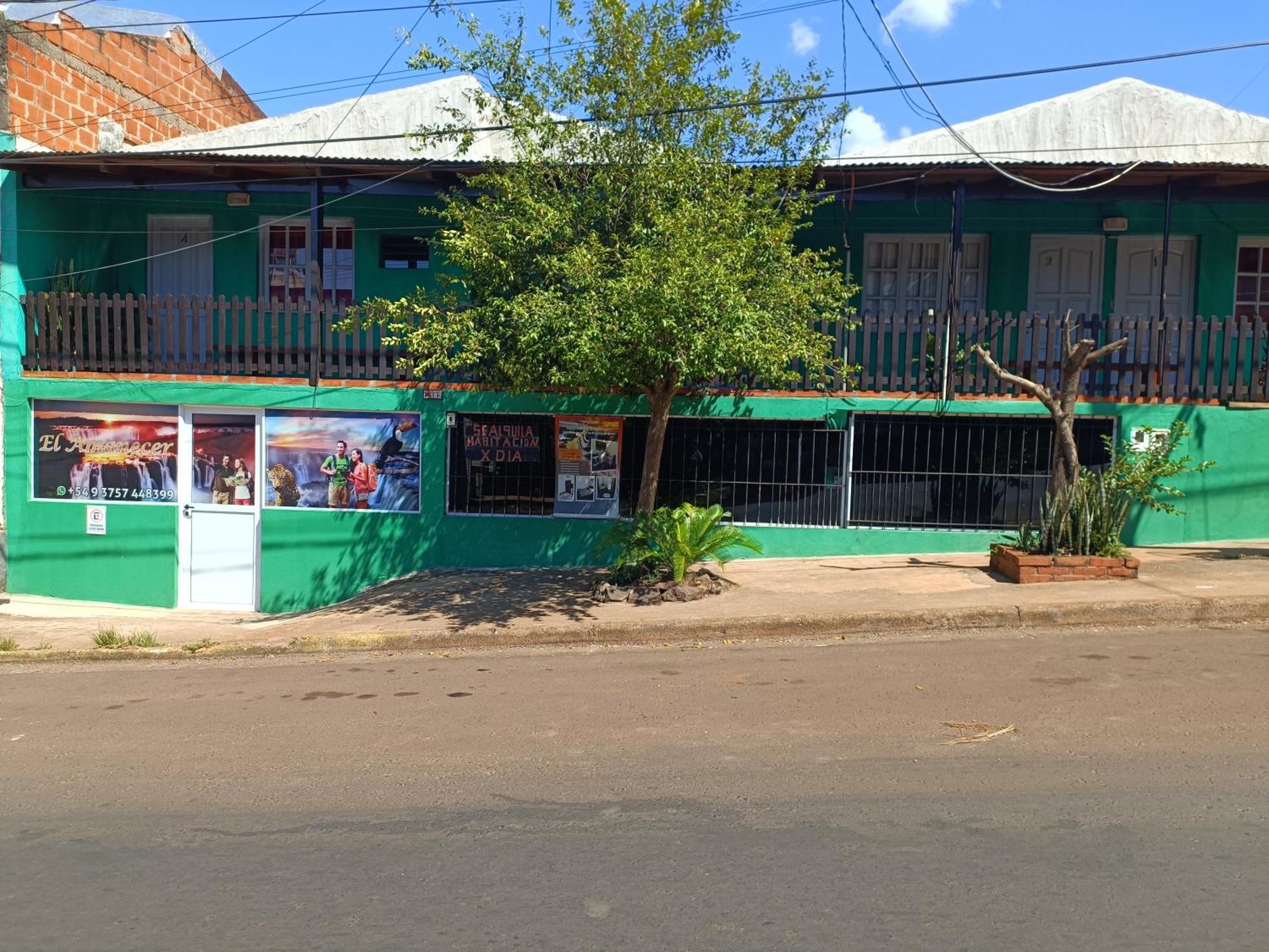 Hostel El Amanecer Puerto Iguazu Exterior photo